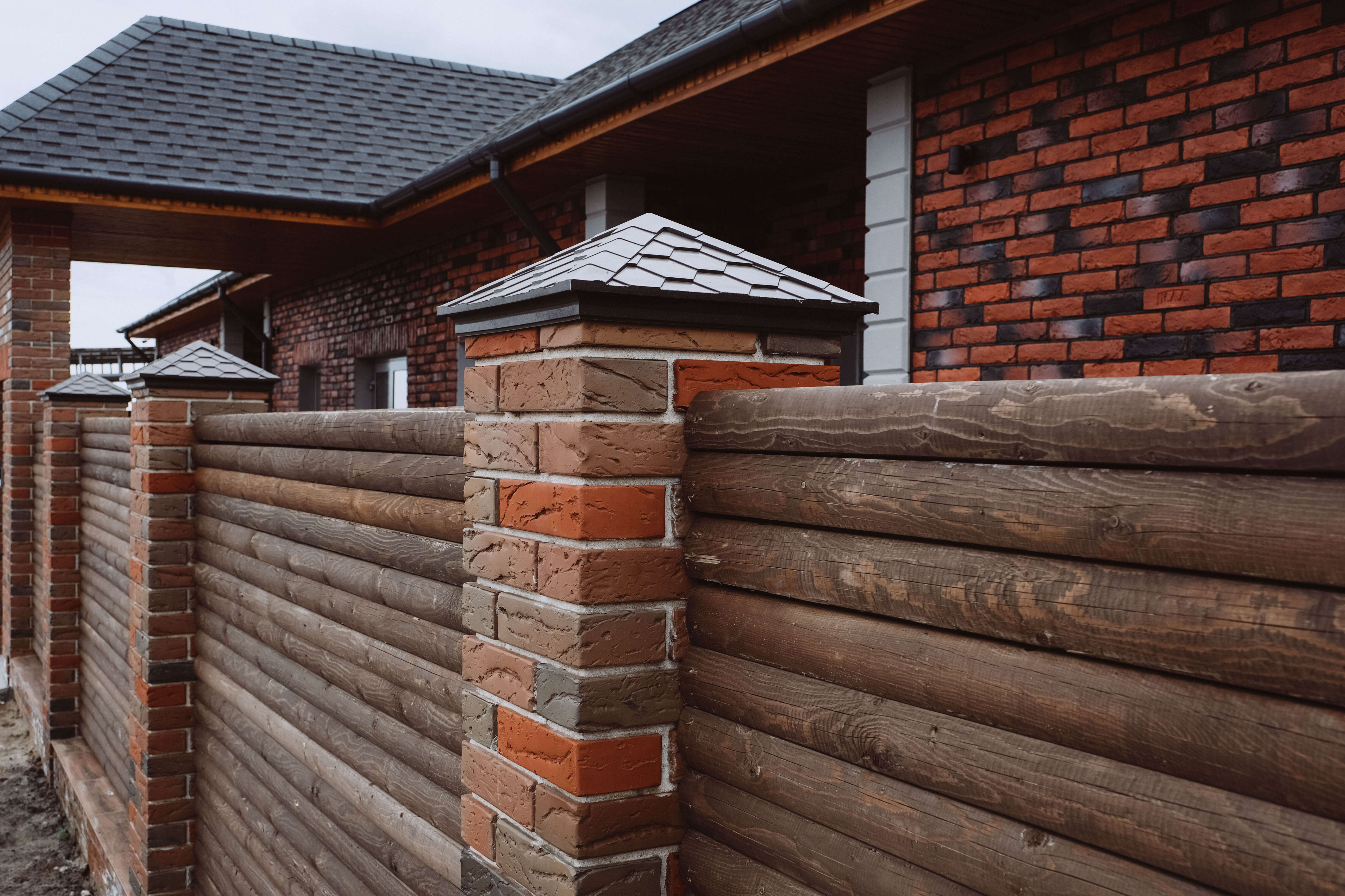 Колпак Zking Эверест Коричневый на столб 1.5х1.5 кирпича (390х390мм) в Слободском фото