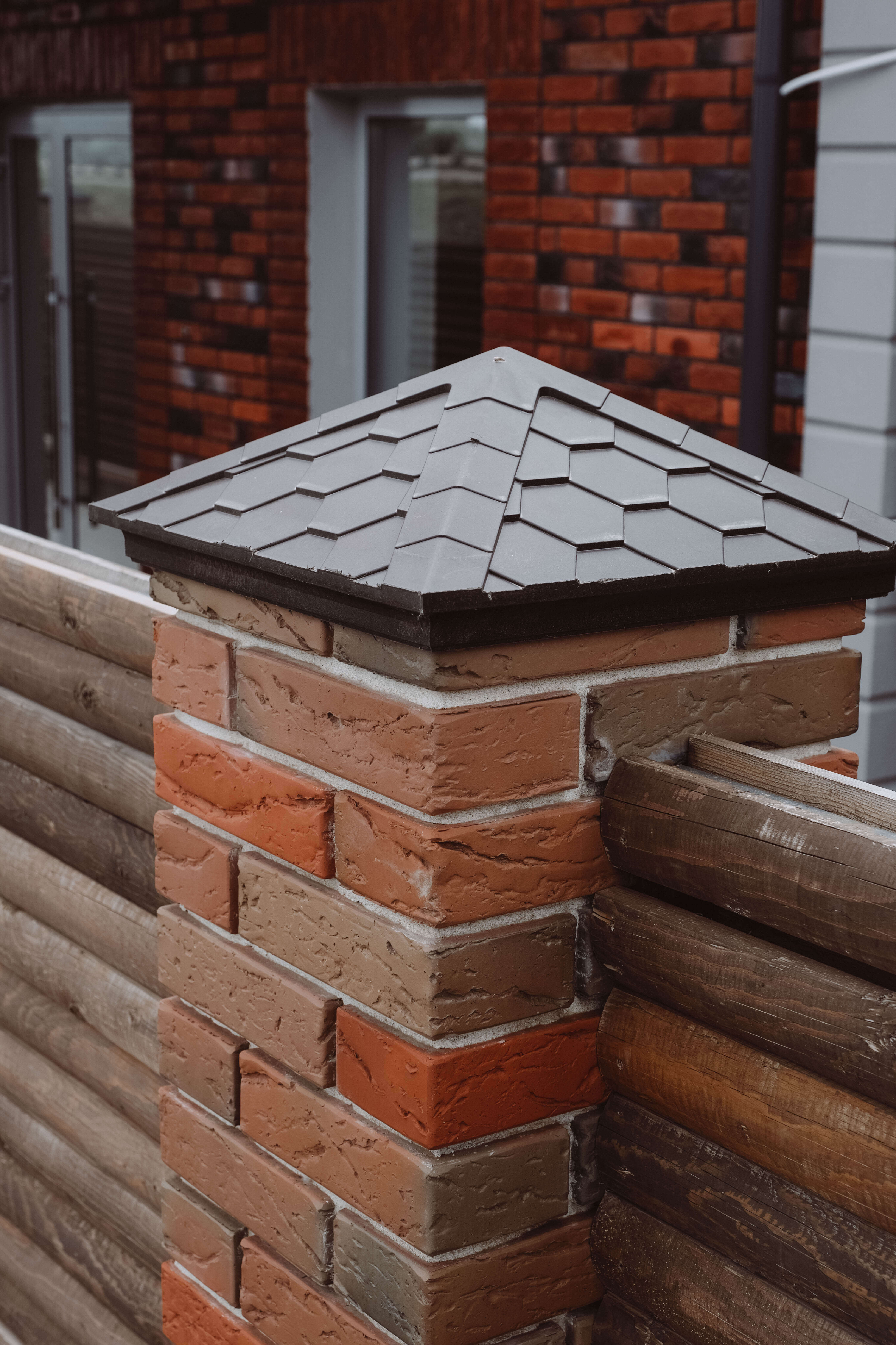 Колпак Zking Эверест Коричневый на столб 1.5х1.5 кирпича (390х390мм) в Слободском фото