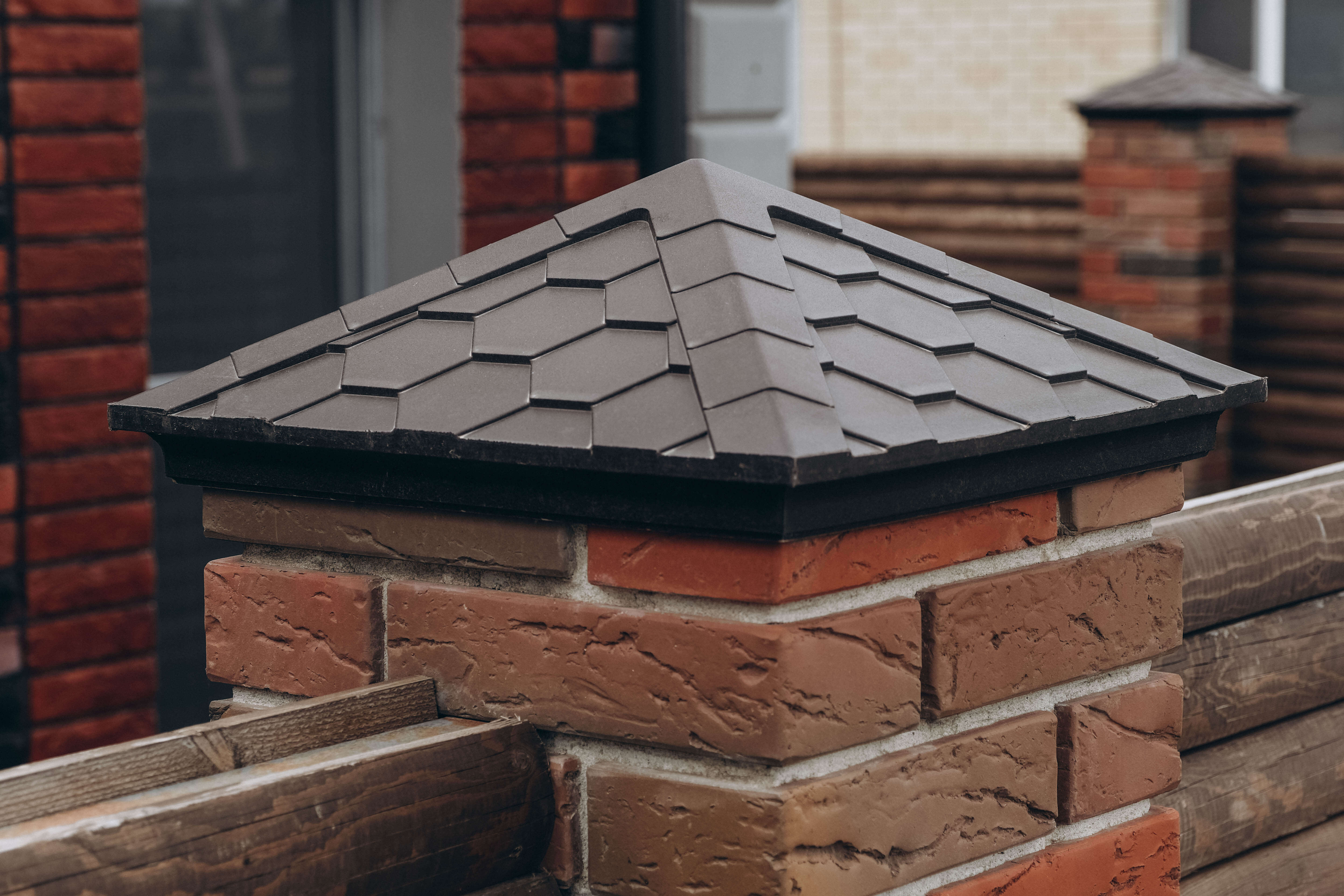 Колпак Zking Эверест Коричневый на столб 1.5х1.5 кирпича (390х390мм) в Слободском фото